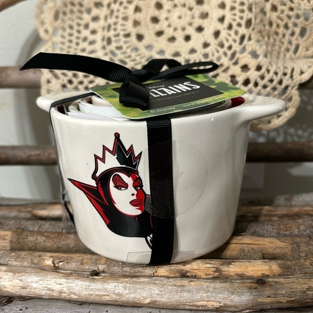 NWT Rae Dunn EVIL QUEENS DISNEY VILLAINS MEASURING CUPS